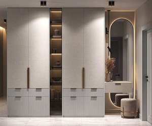 Armoire Offre Spéciale de style élégant avec finition dégradée et moulures décoratives ajoutant une garde-robe rustique au charme