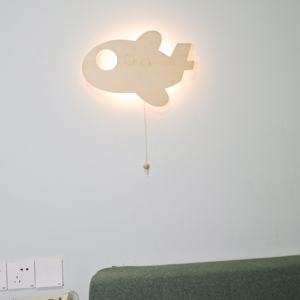 Lámpara de Pared Decorativa de Madera para Cuarto Infantil, Color Madera Natural, Ecológica, Funciona con Pilas AA, con Interruptor de Cable - Product Image 6