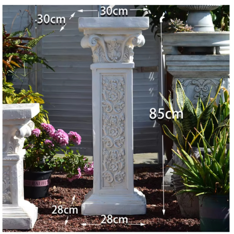 Colonne romaine en grand relief blanc
