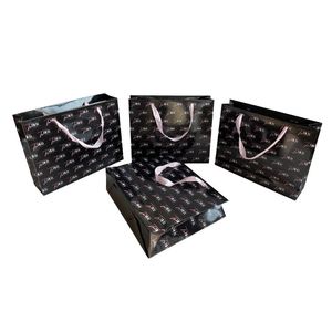 Sacs shopping en papier recyclable de luxe avec poignées en ruban, logo estampé à chaud, design noir, pour usage professionnel et shopping - Product Image 1