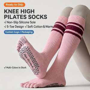 Chaussettes de yoga et de Pilates pour femmes, en coton respirant, antidérapantes, avec points en silicone, logo personnalisé, haute qualité, vente en gros Nicecin - Product Image 2