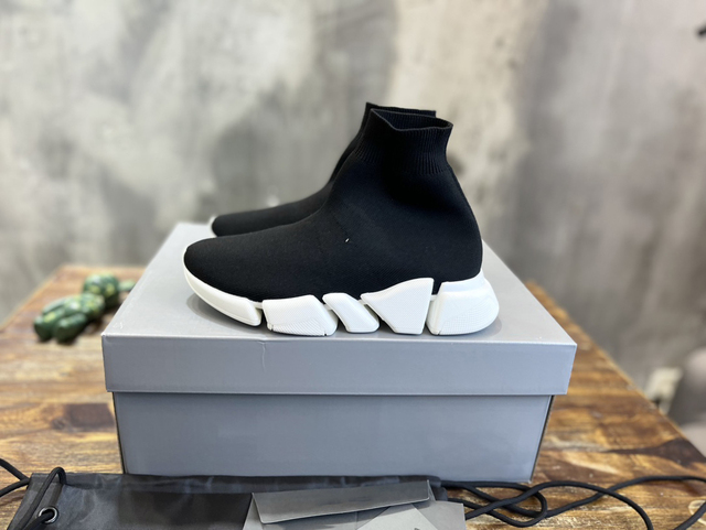 Bbbomb Luxury Designer Unisex Casual Flat Knitted Running Shoes Breathable EVA Midsole Rubber Outsole Sneakers Boots Black for