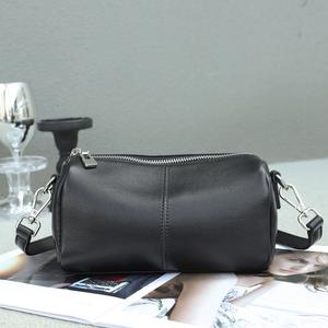 Bolso cilíndrico de piel de vaca suave de alta gama, tipo almohada, para llevar bajo el brazo, bolso de hombro individual. - Product Image 6