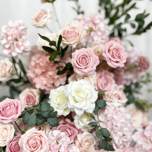 Arco y Fondo de Boda con Flores Artificiales Realistas en Rosa, con Flores de Seda Suaves en Tonos Rosa Empolvado y Suave - Product Image 4