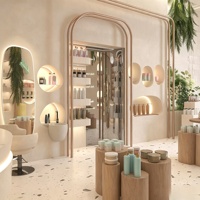 Vitrine de magasin de cosmétiques et de soins de la peau, design intérieur personnalisé, étagères, présentoirs, meubles de présentation de parfums, décoration de magasin.