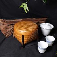 Plateau à fruits en bambou violet, artisanal, à fond carré et ouverture ronde, avec couvercle et quatre pieds, en bambou naturel tressé à la main, pour décoration