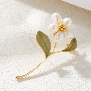 Freshwater Pearl Flower Brooch Zinc Alloy Gold Tone Women's Pin Gift Accessory - Product Image 1