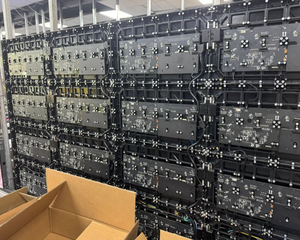 จอวิดีโอวอลล์ LED 4K สำหรับภายในอาคาร ความคมชัดสูง ความสว่าง 600cd/ตร.ม. อัตรารีเฟรช 7680Hz เหมาะสำหรับห้องประชุม สนามบิน โรงภาพยนตร์ - Product Image 5