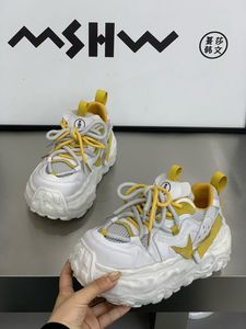 <span class=keywords><strong>รองเท้า</strong></span>ผ้าใบ Magma Sole Bread Shoes แบบหนา ลายคลื่น แต่งปีก  ทรงแพลตฟอร์ม สไตล์ Y2K สำหรับผู้หญิง พร้อมส่งแบบดรอปชิปปิ้ง <span class=keywords><strong>รองเท้า</strong></span>ทรง Dad Shoes - Product Image 6