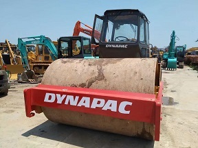 Rouleau vibratoire monocylindre DYNAPAC CA251D d'occasion - Moteur diesel, modèle 2010, 4001-6000 heures, 185 kW, 250 KN, excellent état - Product Image 4