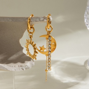 Boucles d'oreilles à pampilles plaquées or 18 carats, tendance, avec formes géométriques, style européen et américain, en acier inoxydable, étoile, lune, soleil - Product Image 2