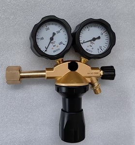 Régulateur de gaz oxygène industriel GCE en laiton massif avec sortie 0-10 bars et entrée 20 bars pour découpe industrielle - Product Image 1