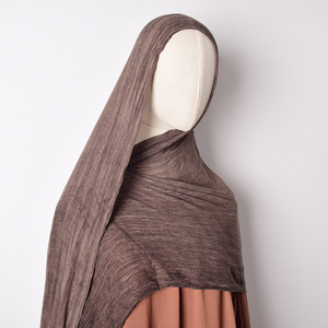 Novo e Moderno 2025 Lenço/Xale Básico Liso com Costura Precisa para Meninas, Hijab Étnico Muçulmano de Viscose Tecida e Modal, Malásia - Product Image 4