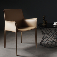 Chaise de salle à manger en cuir de selle de style italien moderne avec accoudoirs pour hôtel et restaurant