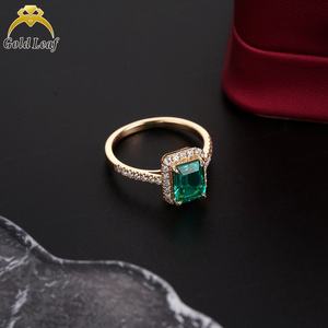 Anillo de Compromiso y Matrimonio de Oro Sólido de 18K con Esmeralda Cultivada en Laboratorio de Corte Esmeralda de 7x9mm, Certificado por Terceros, Clásico, Fino y Único - Product Image 3