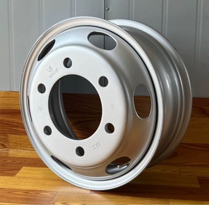 Jantes en acier sous vide épaissies moyeu de roue de camion robuste 700/750/82516 jantes en acier SINOTRUK JAC Foton Auman Jiefang - Product Image 1