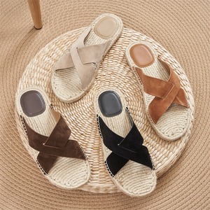 Sandalias de hombre de cuero, estilo casual, sin cordones, para verano, con suela plana de cuerda tejida, transpirables, para exteriores, tipo pescador. - Product Image 1