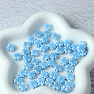 Perles d'espacement en céramique de haute qualité en forme de fleur de trèfle porte-bonheur de 10 mm, trou droit, perles en vrac pour bijoux, bracelet, décoration - Product Image 4