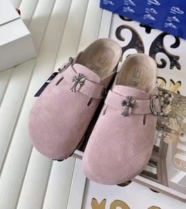 Vente en gros de pantoufles sabots personnalisées avec logo sabots croisés en cuir suédé avec semelles en liège en cuir véritable de haute qualité pour femmes - Product Image 1