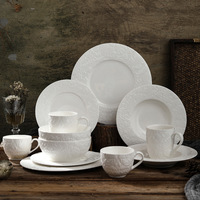 Service de vaisselle en porcelaine blanche à motifs floraux en relief, assiettes, bols, tasses, pour la maison, les restaurants, les réceptions, les mariages, usage quotidien, luxe