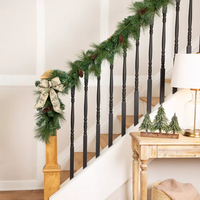 Guirlande de Noël artificielle en PVC avec des pommes de pin d'apparence naturelle, décoration d'hiver durable facile à accrocher pour la maison/l'hôtel/la boutique