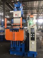 Presse de moulage par injection de caoutchouc pour bagues en caoutchouc de système de suspension automobile