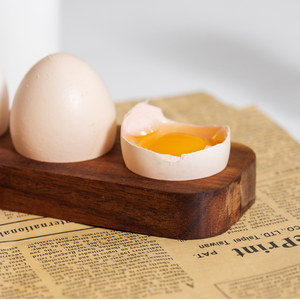 木製卵トレイ 6穴 卵収納ホルダー 家庭用キッチン調理オーガナイザーラック 卓上ディスプレイ 冷蔵庫収納ツール - Product Image 1