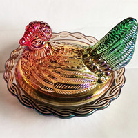 Vente en gros d'usine OEM Pot à bonbons en verre vintage avec motif poule sur nid, récipient en verre gaufré en forme de poulet pour la décoration de la maison et les fêtes de Pâques
