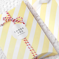 Boîte d'emballage en papier pour oreiller avec impression de logo personnalisée, vente chaude, boîte en forme d'oreiller avec ruban pour chaussettes et vêtements