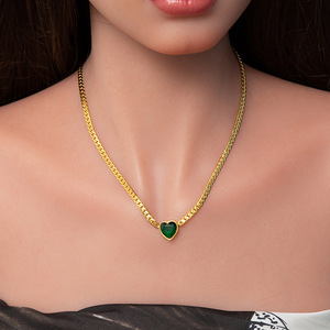 Collar con colgante en forma de corazón, chapado en oro de 18 quilates, con engaste de bisel de acero inoxidable, para mujer, joyería de fiesta, cadena para clavícula. - Product Image 1