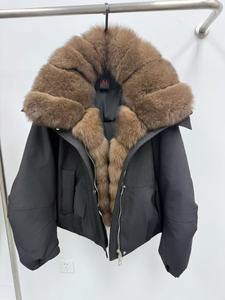 OUDINA Nuovo Stile di Alta Gamma, <span class=keywords><strong>Cappotto</strong></span> Corto e Ampio con Collo in <span class=keywords><strong>Pelliccia</strong></span> di Volpe, Imbottito in Piuma d'Oca Bianca, Parka Invernale, Giacca Puffer da Donna - Product Image 3