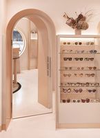 Magasin optique Lunettes décoratives Kiosque Design Présentoir en bois et étui Lunettes Vitrine