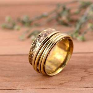 Anillo Giratorio de Meditación Moderno, Hecho a Mano, de Latón Chapado en Oro de 14K, Texturizado, Unisex, para el Pulgar - Product Image 6