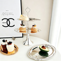 Plateau de service décoratif en métal argenté de luxe européen pour fruits, gâteaux et desserts, idéal pour les mariages, le thé de l'après-midi et les hôtels