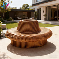 Banc circulaire moderne en bois, espace végétal, siège sculptural circulaire ou ovale, chaise en bois artisanal de qualité supérieure, mobilier artistique