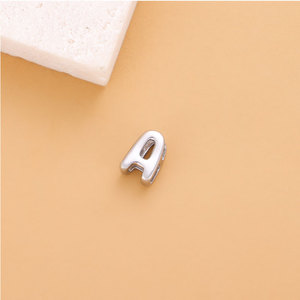 Joyería Personalizada DIY, Chapada en Oro PVD de 14k y 18k, Dijes de Acero Inoxidable 316L, Dijes Pequeños con Letras para Pulseras y Collares - Product Image 3