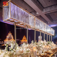 Support de fleurs rectangulaire en métal doré avec cristal pour la décoration de table de réception de mariage