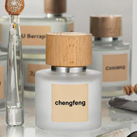Bouteilles de parfum en verre dépoli transparent en gros, 30ml, 50ml, 100ml, avec bouchons à vis en bois, emballées en boîte, avec options de capacité de 25ml et 120ml