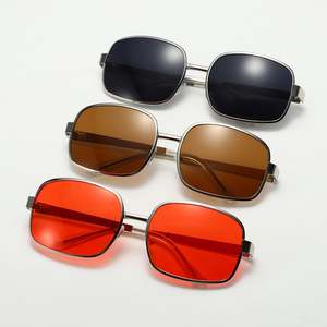 Gafas de Sol Cuadradas con Logotipo Personalizado, Moda Retro 2025, Montura Grande de Aleación para Hombre y Mujer, Lentes Rojas UV400 - Product Image 4