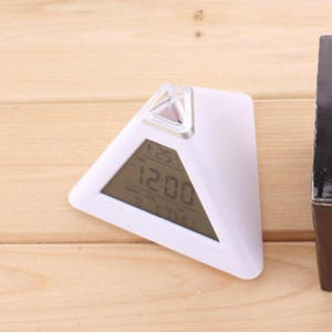 Sveglia a Forma di Piramide Triangolare con Decompressione, Orologio Digitale Regalo di Nozze con Luce a 7 Colori Cangianti per Bambini - Product Image 4
