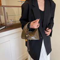 Sac Hobo Brillant Femme Y2K Petit Sac à Bandoulière Croisé avec Anneau et Breloque Boule Grande Capacité pour Fête Voyage Usage Quotidien