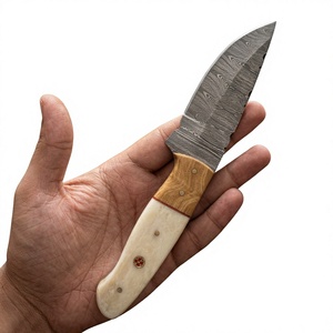 Couteau de chasse et de camping personnalisable à lame fixe Drop Point en acier Damas forgé, dureté 58-60, manche en bois Pakka bleu - Product Image 1