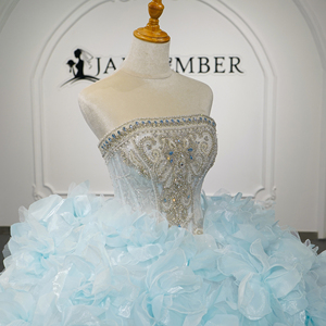 Vestido de Quinceañera Gt26078 Moderno y Elegante en Azul Cielo con Apliques de Organza y Flores, Cuerpo con Cuentas Brillantes, Estilo Princesa - Product Image 3