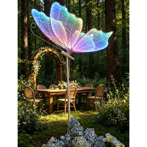 Lampe papillon sur pied de haute qualité à lumière douce et dégradée, conçue pour les allées de salles de mariage, les portails, les hôtels et les salles de banquet - Product Image 1