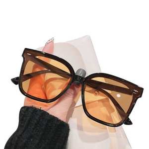 Lunettes de soleil carrées de luxe pour femmes et hommes, tendance classique, pas chères, UV400, vente en gros 2024 - Product Image 2