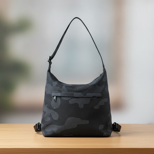 Sac à dos convertible 2-en-1 exclusif, imperméable et léger, avec étui pour écouteurs offert et anneau en D, idéal pour les trajets quotidiens des femmes - Product Image 6