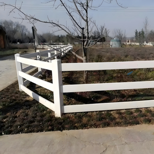 Yüksek kalite beyaz PVC kaplı üç raylar at çit zarif ülke yan çiftlik hayvancılık için ahşap kafes kapıları ısıl işlem görmüş - Product Image 3