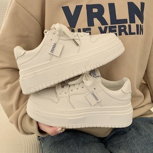 Nuevas Zapatillas Blancas con Plataforma Estilo Primavera 2026, Zapatillas Deportivas Versátiles Casuales para Estudiantes que Aumentan la Estatura, Zapatos Ins - Product Image 1
