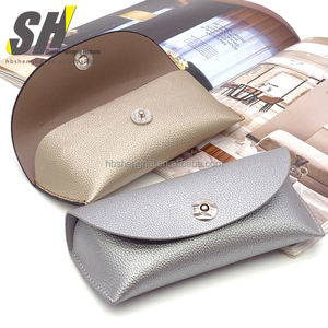 Estuche de Gafas de Sol Portátil para Mujer, Diseño Cuadrado, Color Negro, Material de Terciopelo PU, Cierre con Botón - Product Image 4