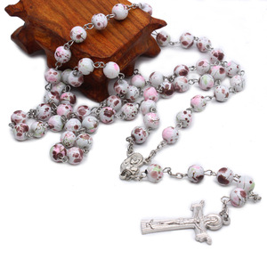 Collier de prière perlé rose moucheté avec pendentif croix, perles en résine, bijoux de mode unisexe pour cadeau de baptême - Product Image 5